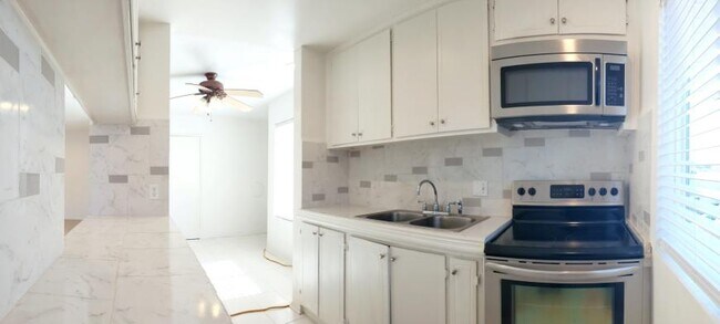 Foto del edificio - 2 bedroom in Van Nuys CA 91406