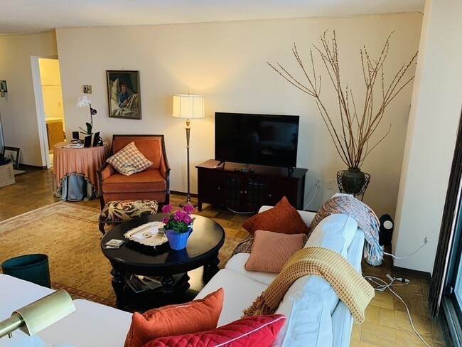 Foto del edificio - 45 Longwood Ave