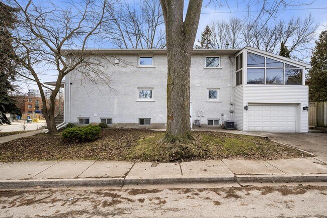 Photo du bâtiment - 2294 Lake Shore Blvd W