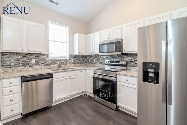 Foto del edificio - Available Now!