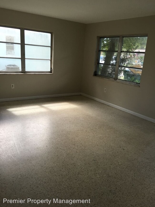 Building Photo - 2 br, 1 bath House - 914 San Remo Avenue