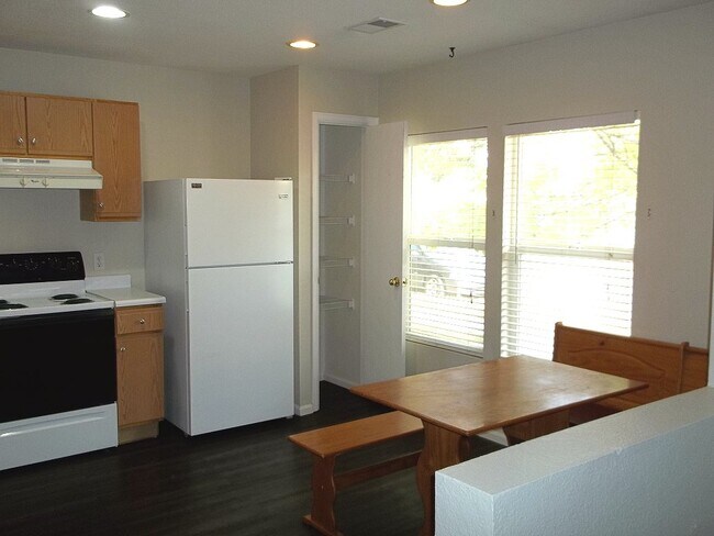 Building Photo - 3415 Warren Farm Dr