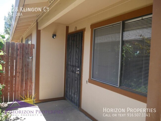 Foto del edificio - 2 Bed 2 Bath 1,000sqft Duplex in Sacramento