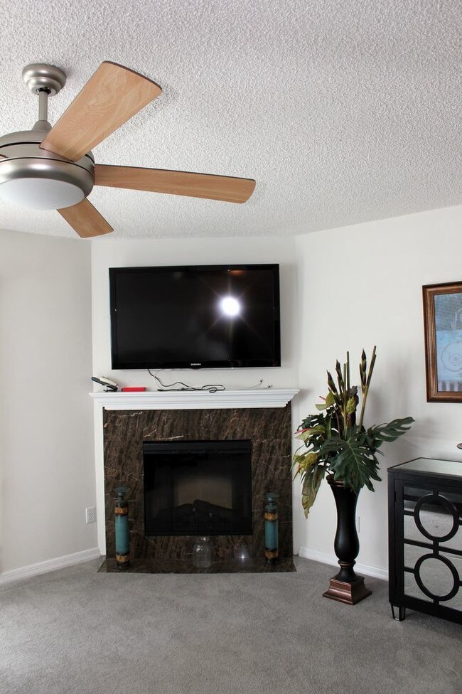 Building Photo - 653 Garland Circle Townhome