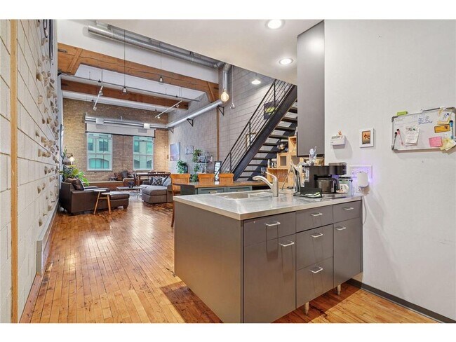 Building Photo - 801 N Washington Ave