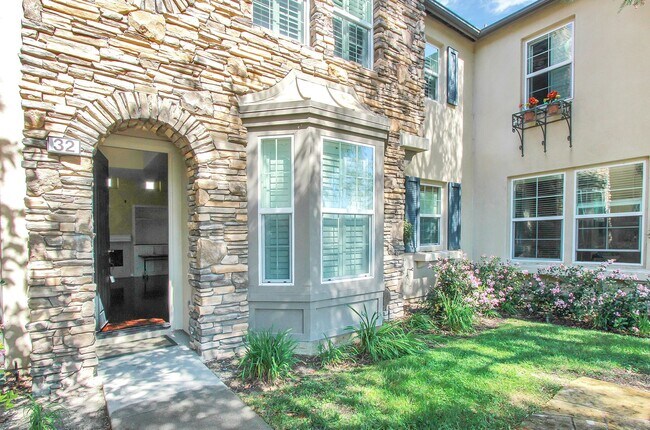 Foto del edificio - UPDATED Light and Bright Ladera Ranch Town...