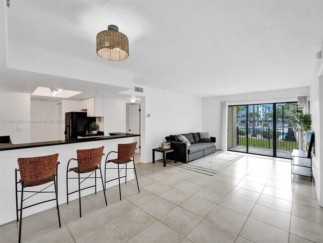 Foto del edificio - 9250 W Atlantic Blvd