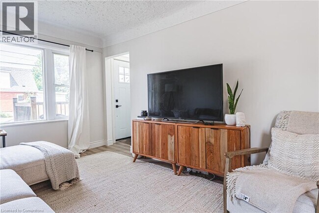 Photo du bâtiment - 165 E 19th St
