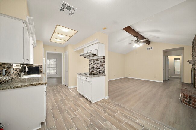 Foto del edificio - 8407 Stroud Dr
