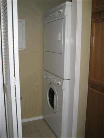 Building Photo - 2025 Augusta Dr