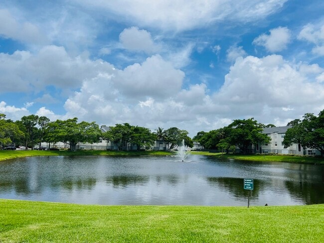 Foto del edificio - 1401 Village Blvd