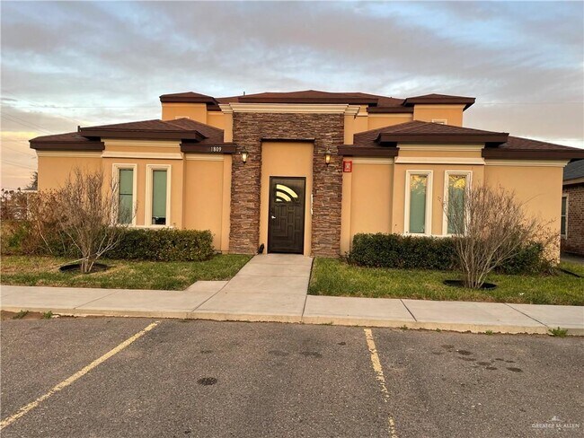 Foto del edificio - 1809 S Texas Blvd
