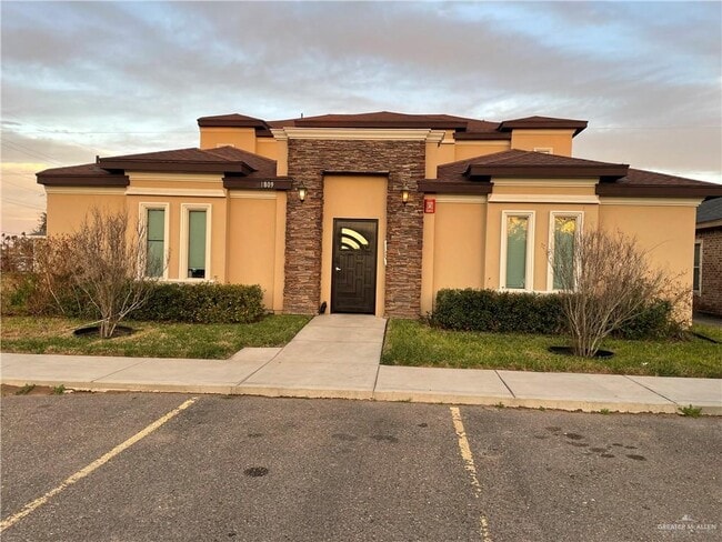 Building Photo - 1809 S Texas Blvd