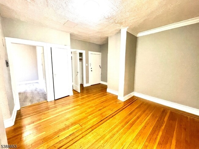 Foto del edificio - 17 Elwood Pl