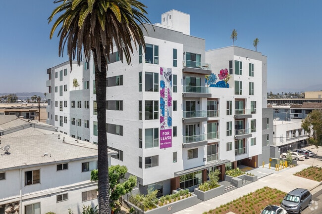 Building Photo - The Hummingbird LA - Brand New