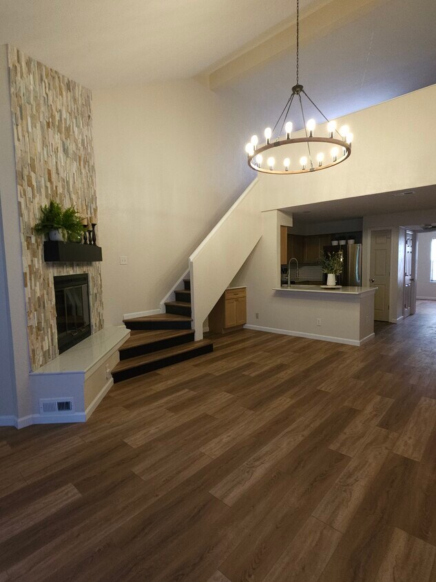 Foto principal - 13711 E Lehigh Ave