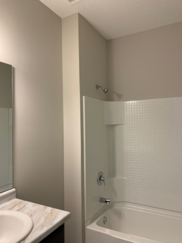 Foto del edificio - 272 Sawmill Rd