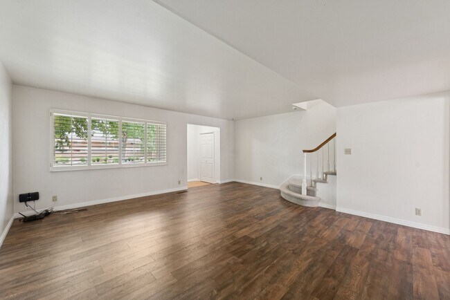 Foto del edificio - 829 Three Fountains Dr
