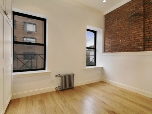 Building Photo - 267 Elizabeth St