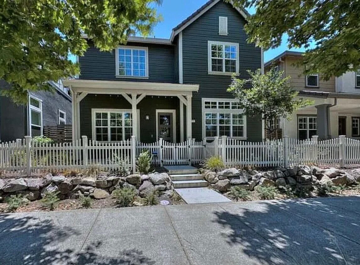 Primary Photo - 3772 Stanley Blvd
