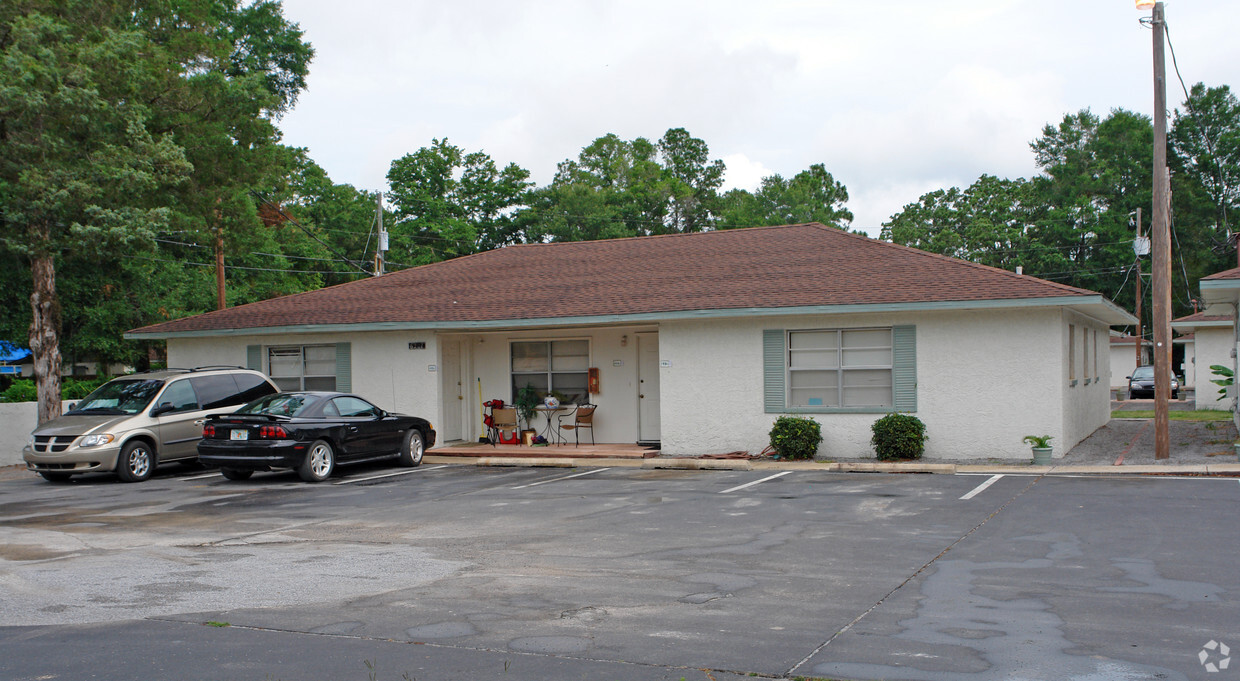 Primary Photo - Twin Oaks Apartments