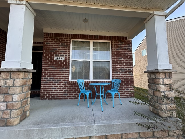 Foto del edificio - 427 Rockcrest Way