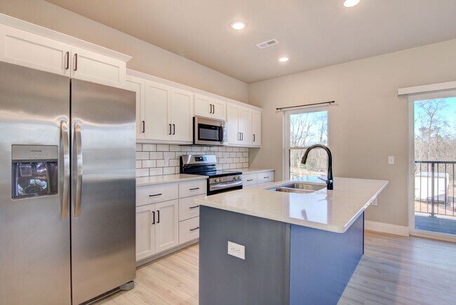 Foto del edificio - Brand New Luxury Townhomes: 3BR, 2.5Bath Altoona WI