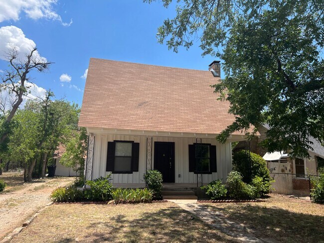 Foto del edificio - Cute 3-bedroom, 2-bath
