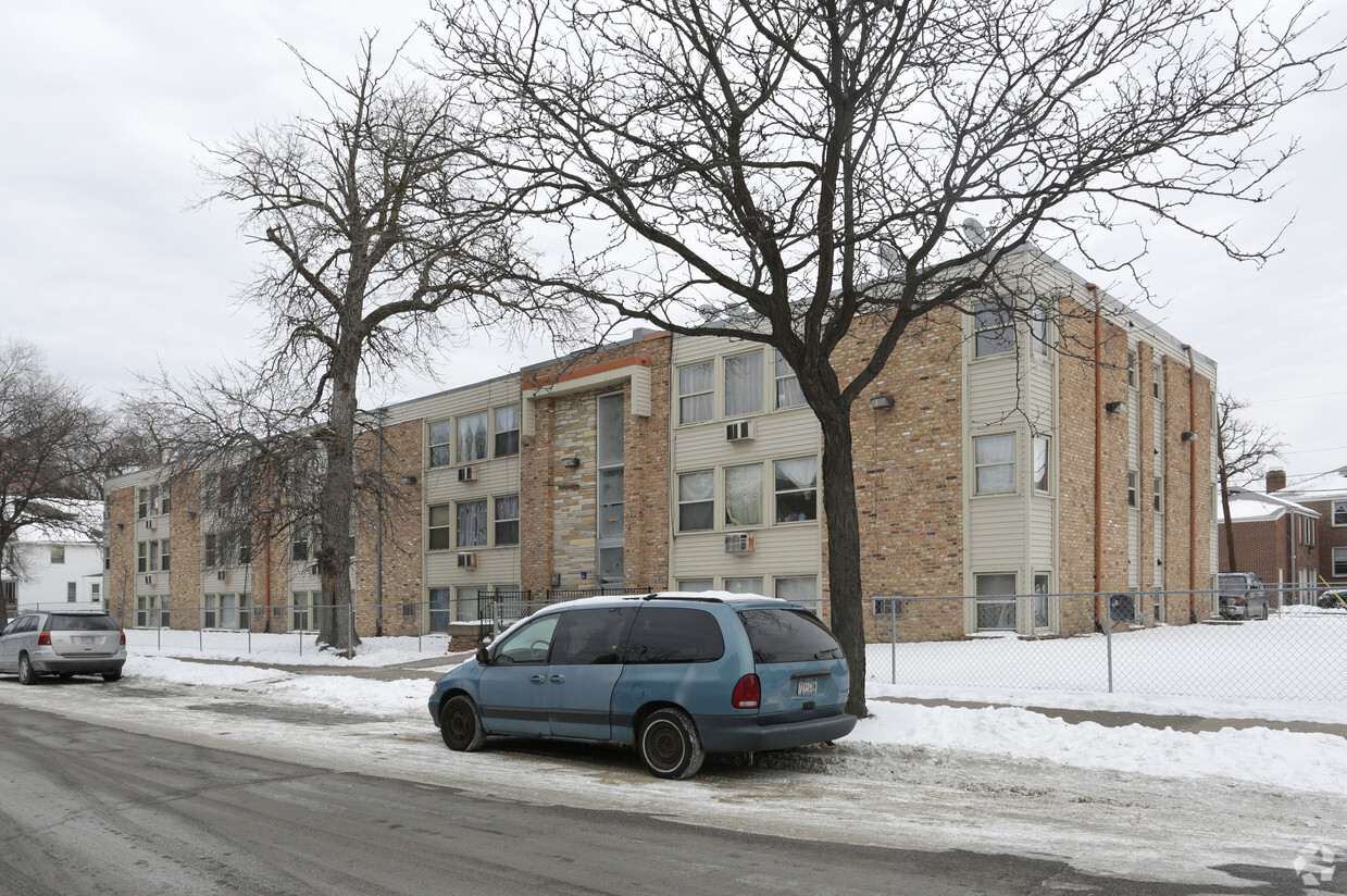 2323 16th Ave - Twin Place Apartments
