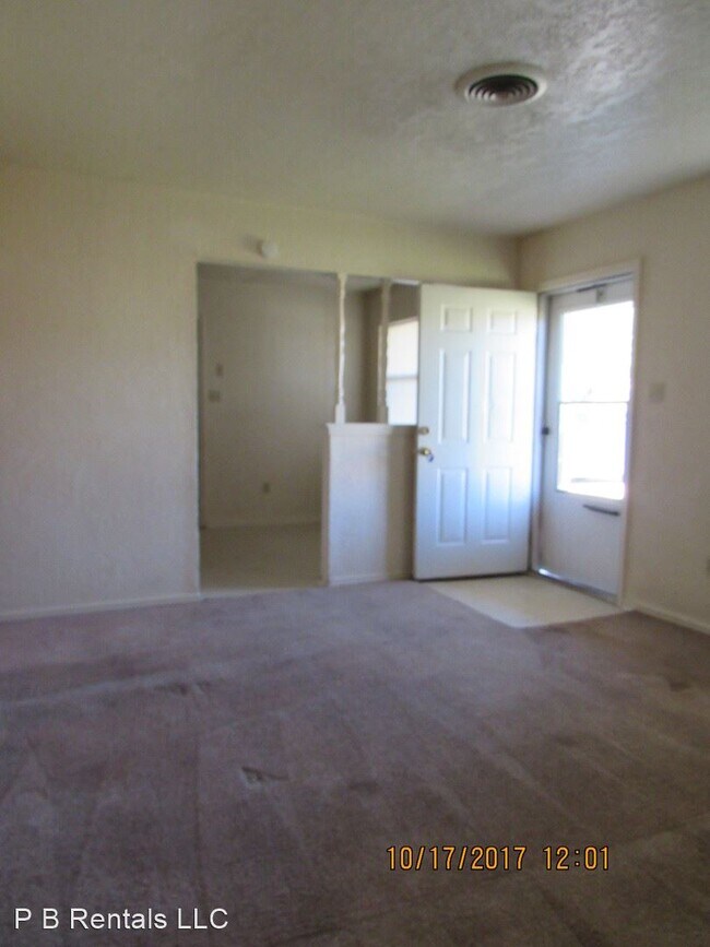 Foto del edificio - 3 br, 1 bath House - 4816 NW Ozmun Avenue