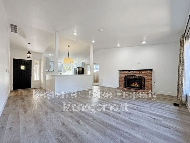Building Photo - 5624 Drawbridge Dr