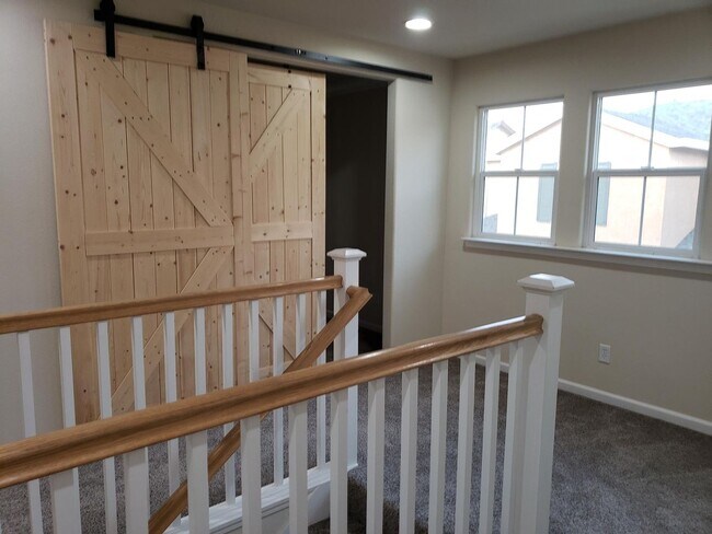 Foto del edificio - Shasta View Gardens - 3bd/2.5 ba + Office!