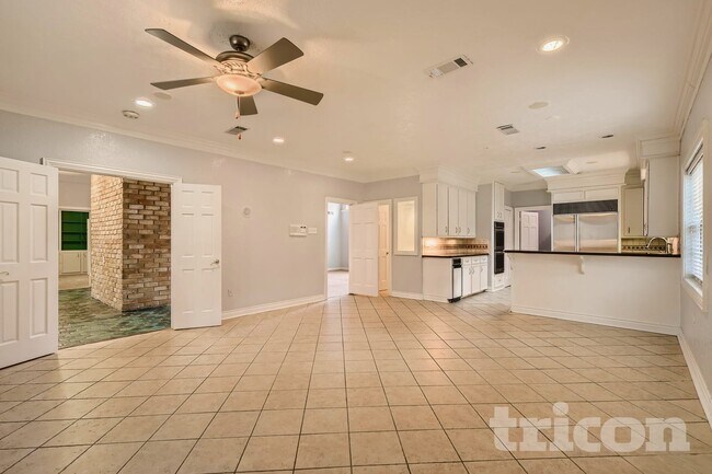 Building Photo - 8103 Oak Moss Dr