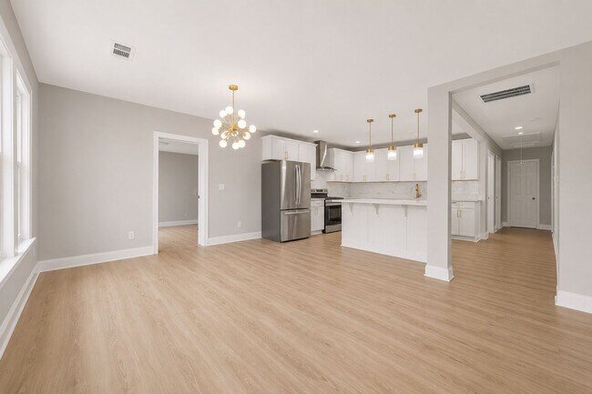 Foto del edificio - Move In by 6/5 & Save $500 OFF JUNE Rent — Fully Renovated Gem!!!