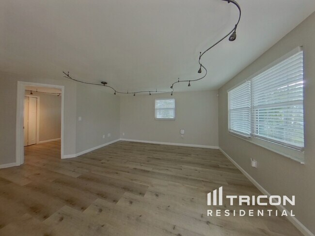 Building Photo - 1619 Stone Creek Dr