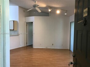 Building Photo - 9999 Summerbreeze Dr
