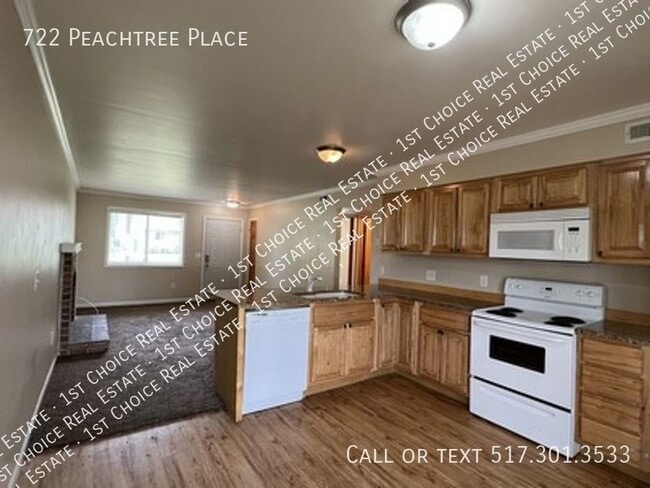 Building Photo - Updated 2-BDR 1-BTH Apartment - Fireplace ...