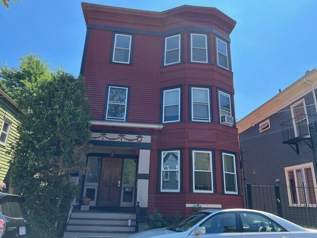 Building Photo - 14 Salem St