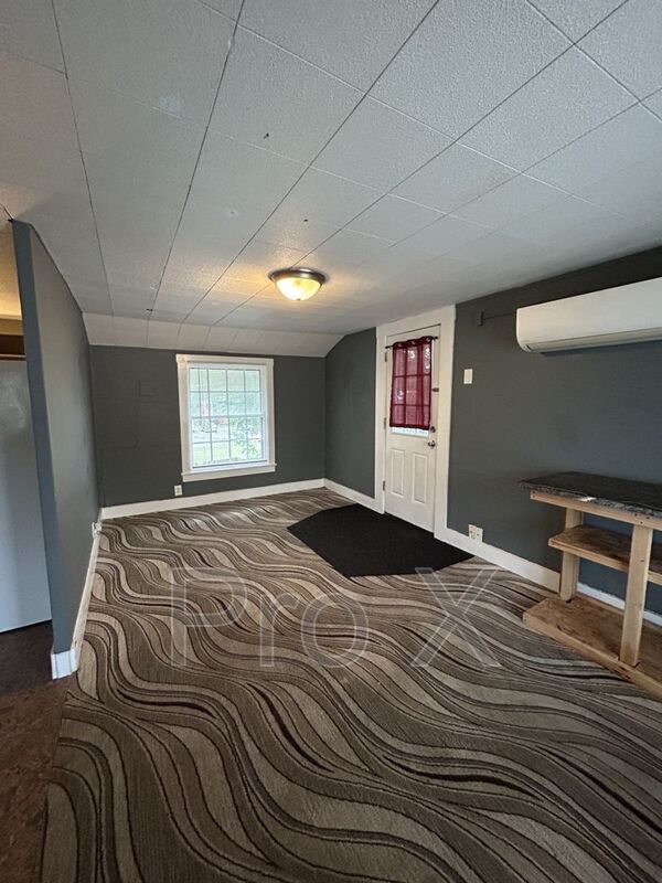 Building Photo - 107 W Lindburg St