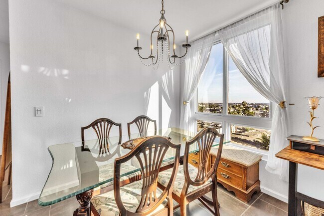 Foto del edificio - 7320 Hawthorn Ave