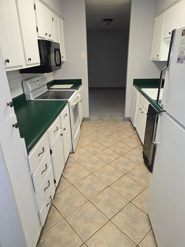 Building Photo - Knoxville 37923 - 2 bedroom, 2 bath condo ...