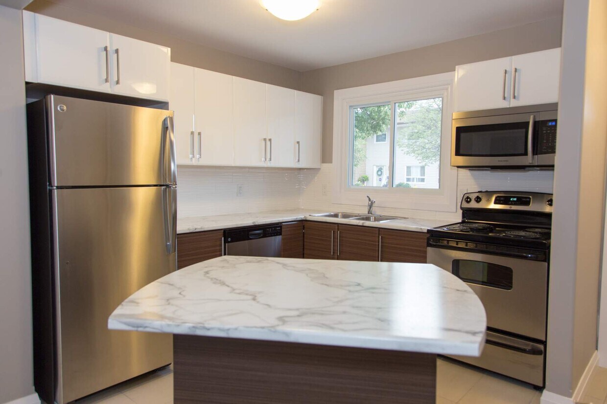 1717 Townhomes Apartments 1717 Lansing Ave Grand Sudbury, ON