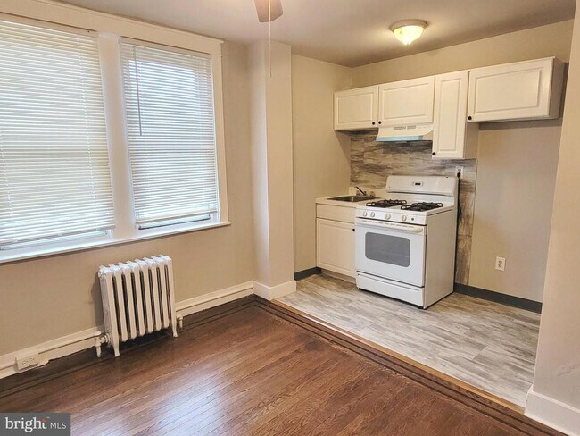 Building Photo - 2133 Simon St