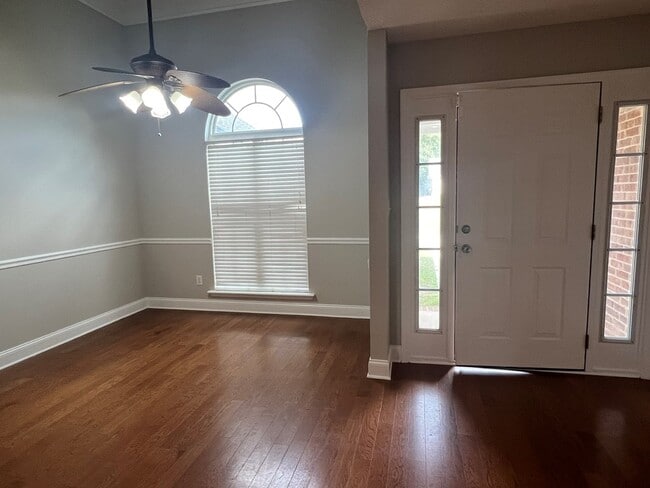 Building Photo - 112 Oakwood Ct