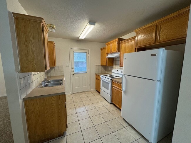 Building Photo - 311 Cedar Ridge Dr