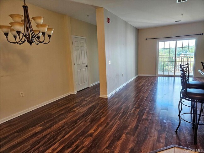 Foto del edificio - 934 Tower Ridge Cir