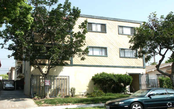 Foto del edificio - 421 W Wilson Ave