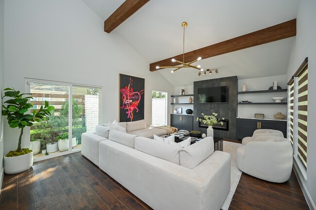 Foto del edificio - 4627 Turf Valley Dr
