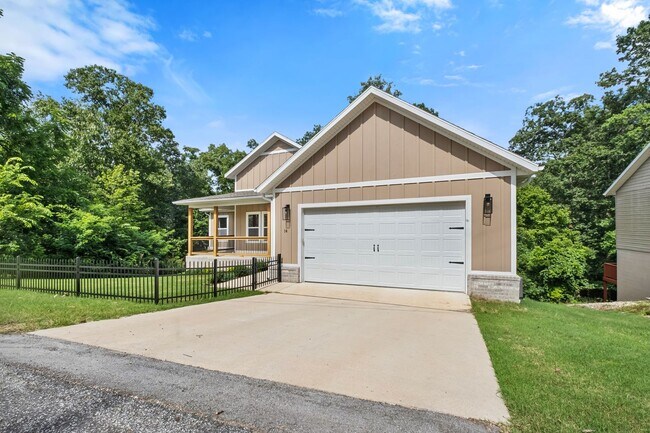 Foto del edificio - Fresh, Modern, and Minutes from Nature!