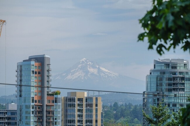 Building Photo - Updated 2 Bedroom, 1 Bathroom Condominium With Stunning Views.